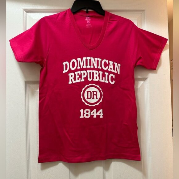 Tops - NWOT Dominican Republic Pink T-Shirt